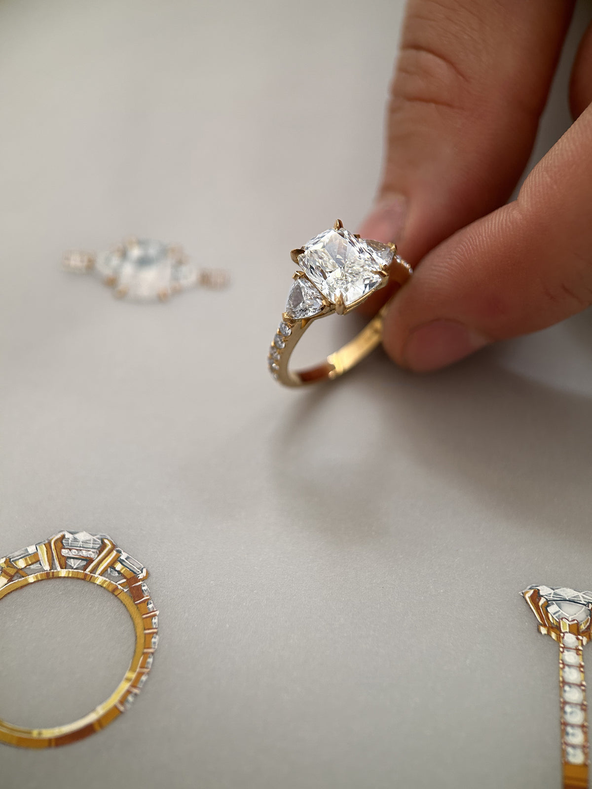 Bague de fiançailles en or jaune avec diamant coussin de 2,19 carats