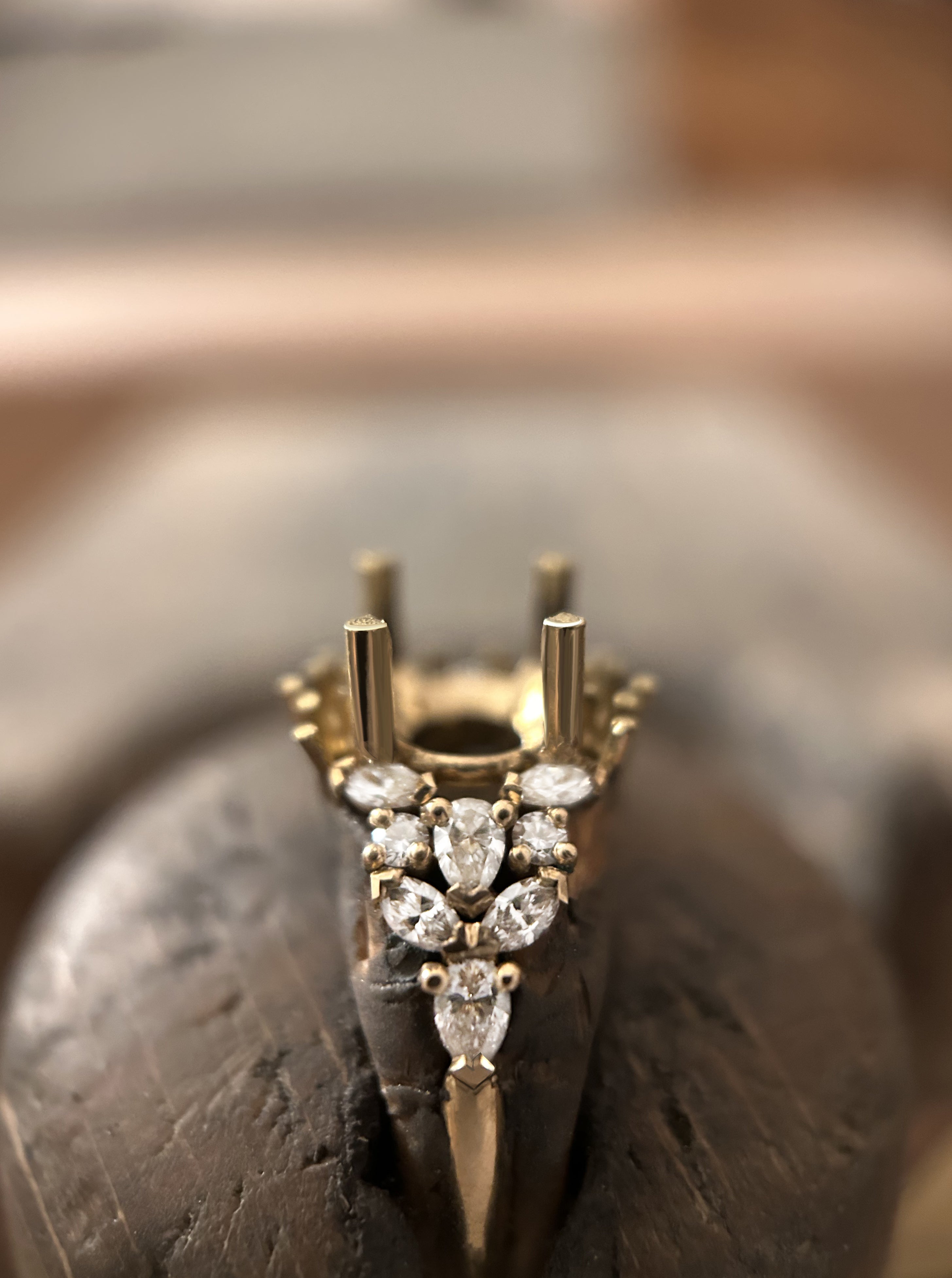 fabrication bague de fiançailles sur mesure atelier joaillerie paris