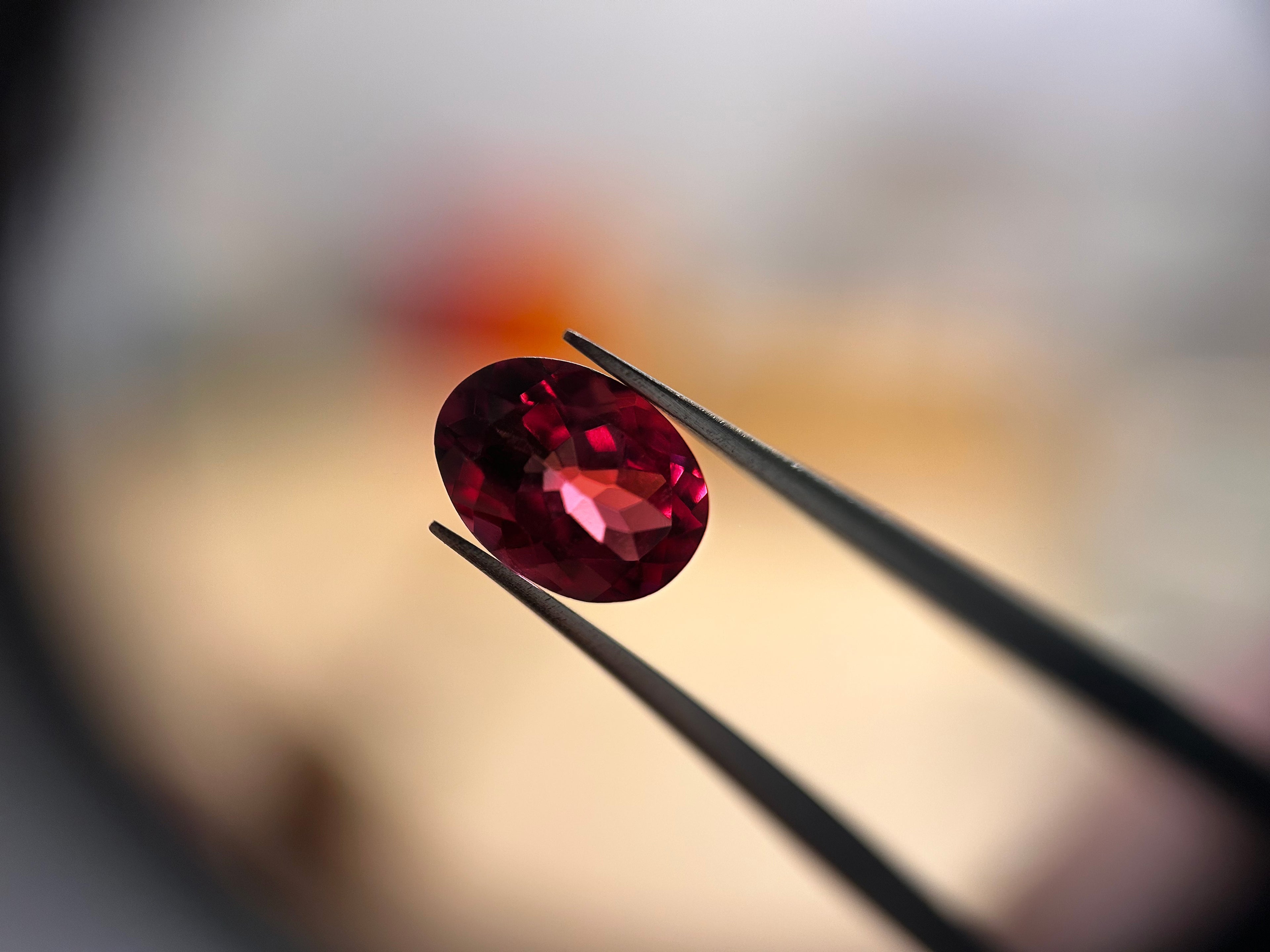 rubis taille oval pour une bague de naissance